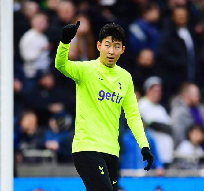 Son-Heung-Min thi đấu trong màu áo Tottenham Hotspur 