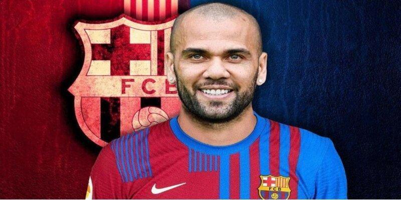 Dani Alves bị cắt hợp đồng với Barcelona?