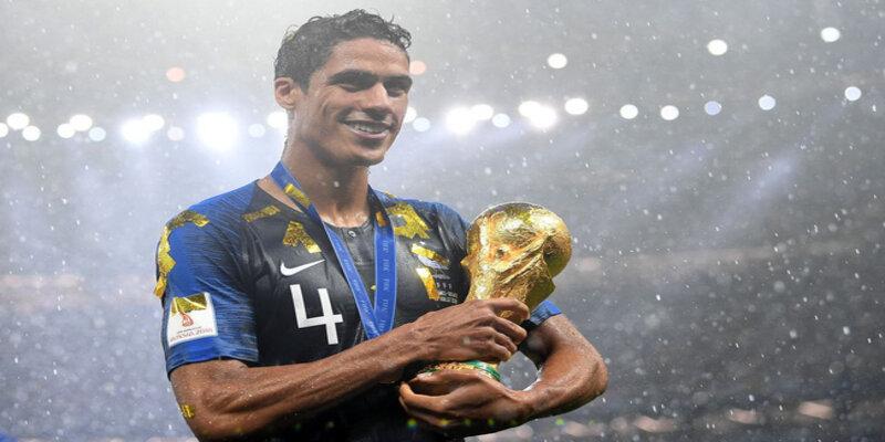 Varane là siêu sao trung vệ của tuyển Pháp